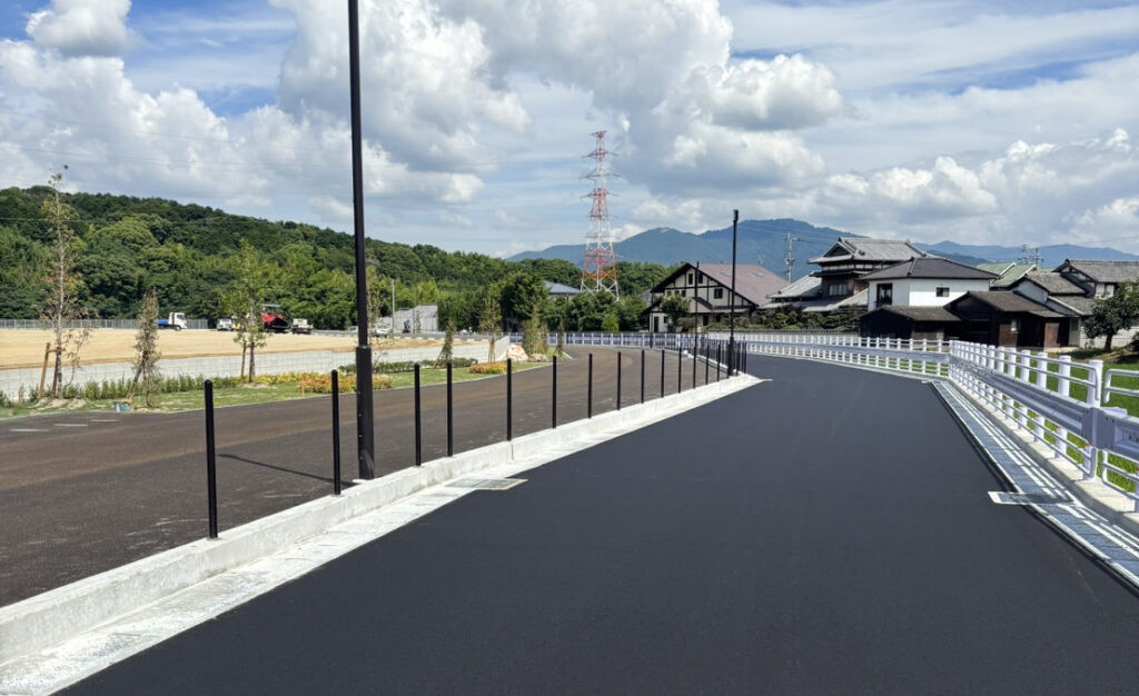 福岡センターⅧ新築工事（歩道切下げ・緑地舗装・付替道路）